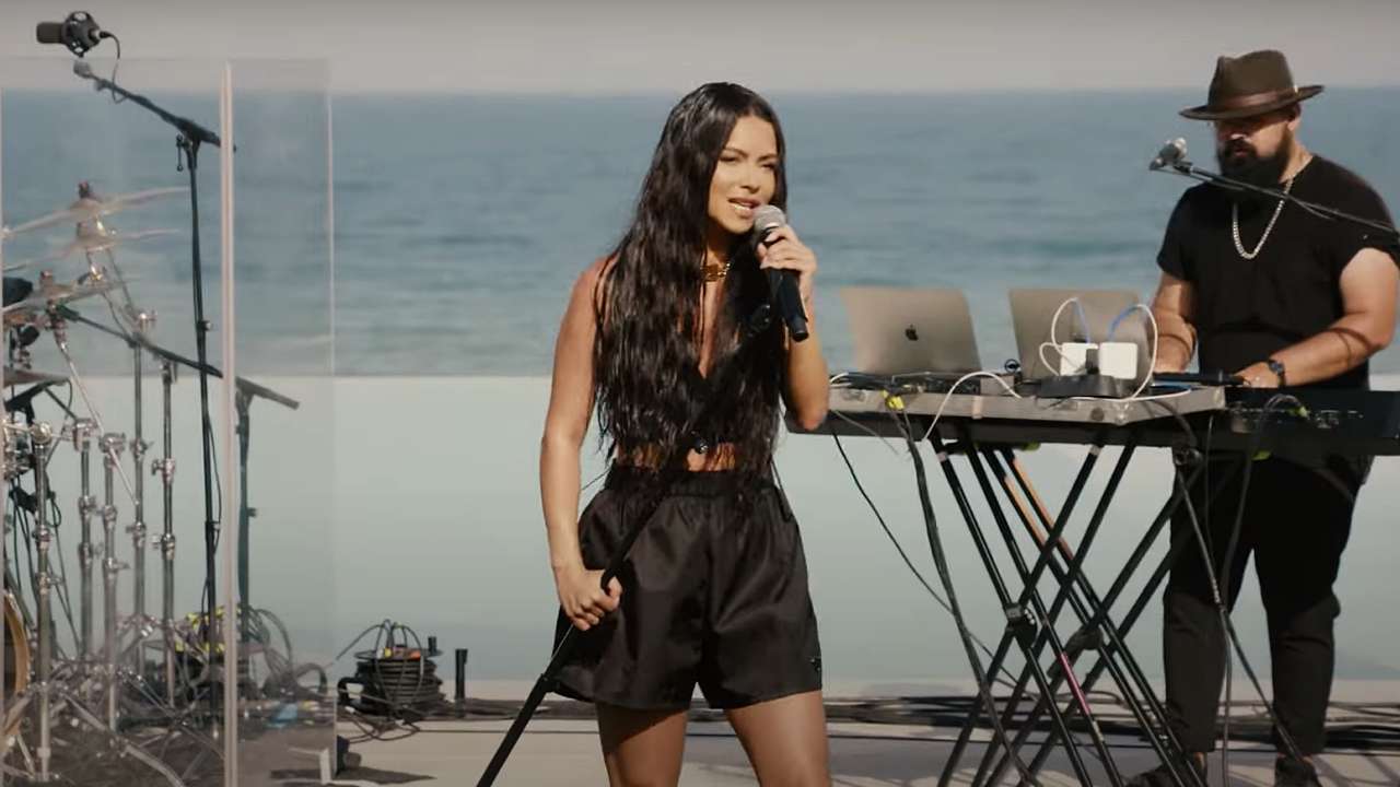 Inna a ajuns la spital dupa ce scena pe care canta s-a prabusit - MB MUSIC