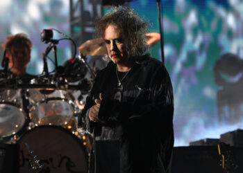 Ascultă un clip din noua piesă atmosferică a lui The Cure, „Warsong”