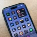 iOS 18.2 permite tuturor să seteze aplicații implicite noi pentru apeluri și mesaje