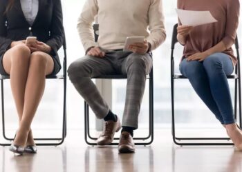 preferă stabilitatea și joburile full-time