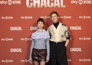 Eddie Redmayne și Úrsula Corberó aduc un nou thriller captivant pe SkyShowtime