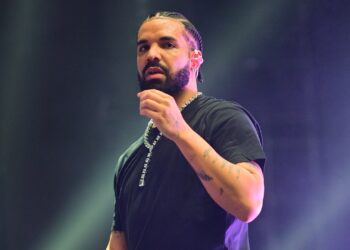 Drake dă în judecată federal Universal Music Group pentru piesa „Defaimatory” Diss „Not Like Us” a lui Kendrick Lamar