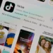 TikTok rămâne în incertitudine: Descărcarea aplicației încă blocată, iar telefoanele cu TikTok ajung la prețuri exorbitante pe eBay