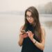 Adolescentele resimt tot mai acut presiunea conținutului toxic din social media