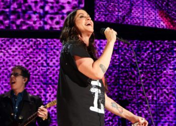 Alanis Morissette anunță un spectacol uriaș de vară din Londra 2025 la O2 cu Liz Phair