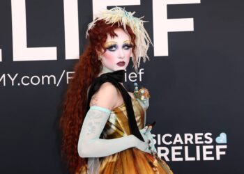 Chappell Roan își dedică premiul britanic „artiștilor trans, reginelor drag, studenților de modă, lucrătorilor sexuali și Sinead O'Connor”