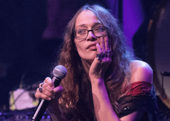 Fiona Apple se alătură Waterboys pe noua melodie „Scrisoare de la o prietenă necunoscută”: ascultați