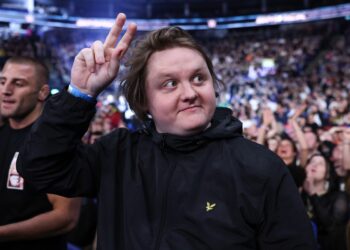 Lewis Capaldi face apariție publică la WWE Smackdown din Londra după hiatus de sănătate mintală