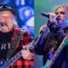 Neil Young va înceta să vândă bilete „Platinum” în tururile viitoare, după Sfat de la Robert Smith de la Cure