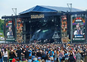 Vengaboys, Podcast -ul lui Justin Hawkins și înmormântarea pentru un prieten anunțat pentru „District X”