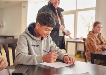 Elevii din mediul rural sprijiniți de World Vision România depășesc media națională la simularea Bacalaureatului 2025