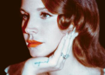Lana del Rey împărtășește o nouă melodie „Bluebird”: ascultați