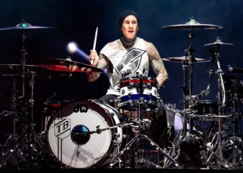 Travis Barker din Blink 182 își vinde kitul de tambur „One More Time”, Puncturile de Skate, Memorabilii și multe altele