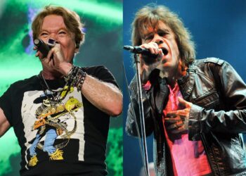 Guns N 'Trandafiri își amintesc de David Johansen cu debutul în direct al „Ființei umane”
