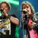 Guns N 'Trandafiri își amintesc de David Johansen cu debutul în direct al „Ființei umane”