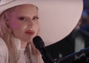 Lady Gaga câștigă sport Emmy pentru performanța Super Bowl „Hold My Hand”