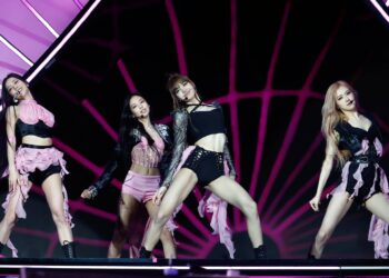 Lisa spune că Blackpink sunt „în studio” care lucrează la un nou album