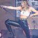 Miley Cyrus spune că genunchiul ei a început să se „dezintegreze” după ce a filmat videoclipuri pe Walk of Fame de la Hollywood
