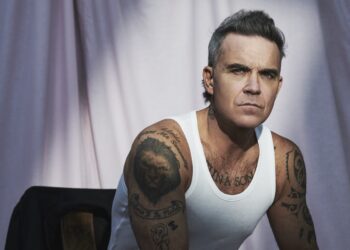 Robbie Williams anunță noul album „Britpop”, împărtășește single -ul blistering cu Tony Iommi de la Black Sabbath