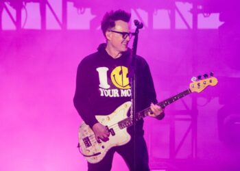 Ascultați piesa tematică Mark Hoppus a lui Blink-182 pentru noul desen animat „Iron Man”