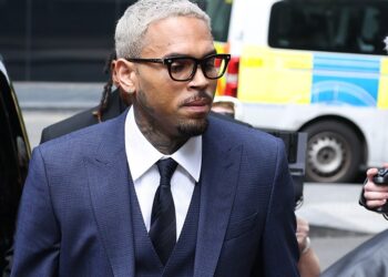 Chris Brown pledează că nu este vinovat de acuzații de agresiune în curtea din Londra