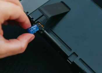 Cum să alegi un card microSD potrivit pentru consola portabilă și biblioteca ta de jocuri