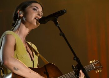 Gracie Abrams, Garth Brooks, Mike Love at Songwriters Hall of Fame