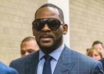 Judecătorul neagă mișcarea de urgență a lui R. Kelly pentru eliberarea închisorii