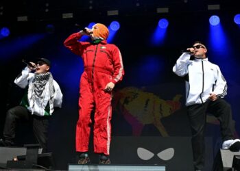 Kneecap conduce „f” keir starmer ”scandat la Glastonbury