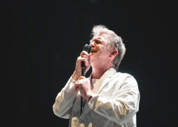 LCD Soundsystem Share Tom Sharkett Edit din „Acasă”: ascultați