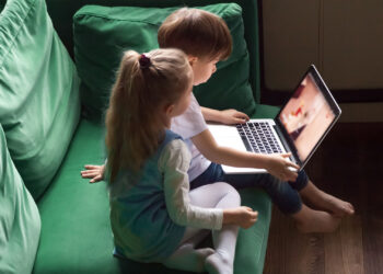 YouTube folosește inteligența artificială pentru a detecta automat vârsta utilizatorilor