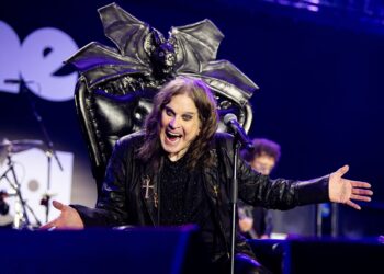 Sharon Osbourne dezvăluie că Ozzy a fost „foarte, foarte emoțional” după ce a ieșit din dragoste la Final Black Sabbath Show