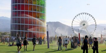 Coachella 2026 vinde ambele weekenduri