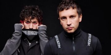 Douăzeci și unu de piloți marchează cel mai mare debut rock în șase ani în graficul albumului