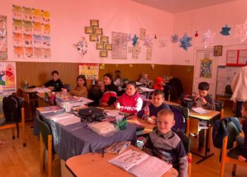 World Vision România lansează o metodologie pentru predarea la clase simultane, cu rezultate confirmate după un an de pilot