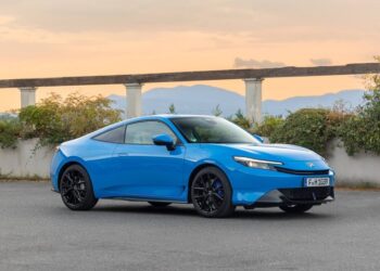 coupé sport hibrid, cu S+ Shift și dinamică inspirată de Civic Type R