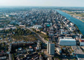 BASF construiește la Ludwigshafen o unitate NH₄OH EG pentru semiconductori, din 2027