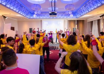 42 de elevi prezintă proiecte create după 4 luni de mentorat