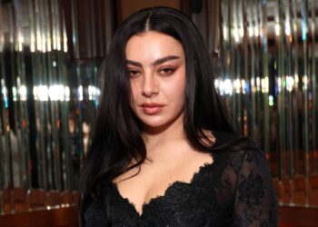 Charli XCX și Milly Alcock vor juca în noul film de groază din Takashi Miike