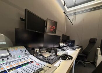 76 de ani de istorie și 52.341 de articole