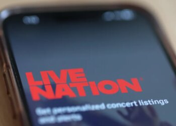 After Live Nation Settlement, Klobuchar Introduces Antitrust Act